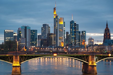 Gotham City am Main, die Flößerbrücke in Frankfurt